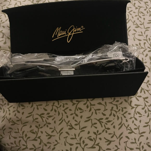 Maui Jim unisex polarized sunglassess, Kaala - Picture 2 of 6